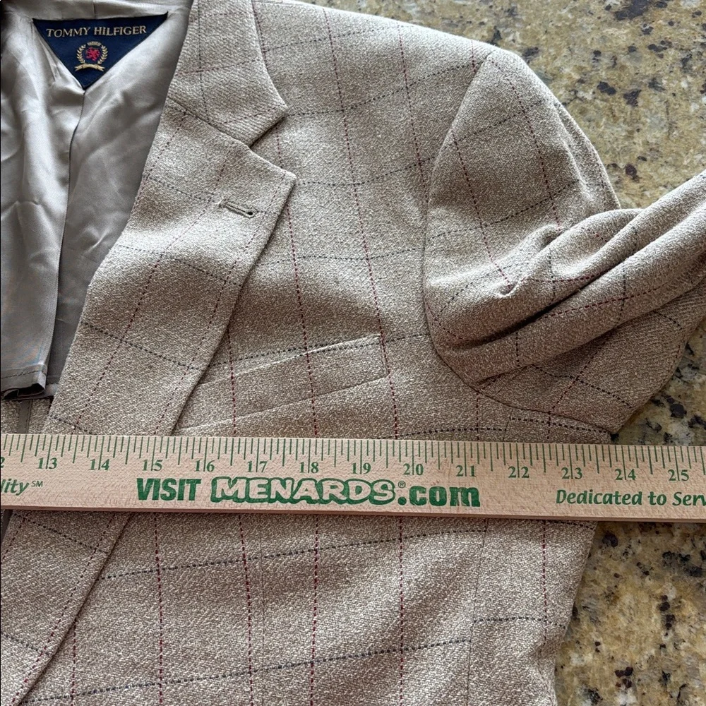 Tommy Hilfiger lining inside